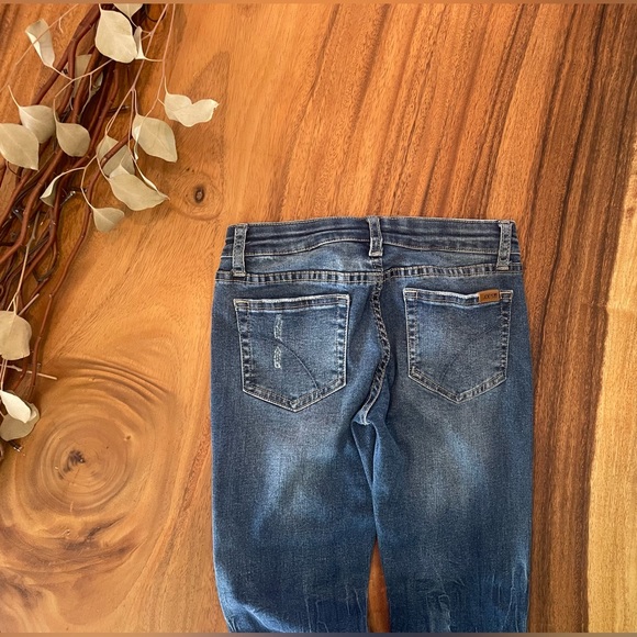 JOES JEANS SIZE 10, Distressed & cropped W/ adjustable waist in great condition - Picture 3 of 4